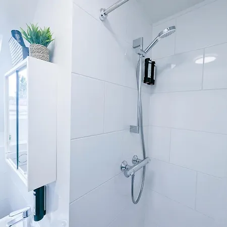 Alfa 3 6 Betten Wasen Mercedesbenz Mhp Arena L Bad I Kueche L Wifi & Smarttv L 3br & 6 Beds L Bathroom L Kitchen *