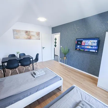 شقة Alfa 3 6 Betten Wasen Mercedesbenz Mhp Arena L Bad I Kueche L Wifi & Smarttv L 3br & 6 Beds L Bathroom L Kitchen